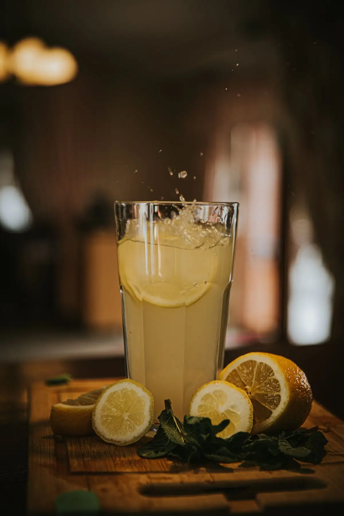 Lemonade with lemon slices.